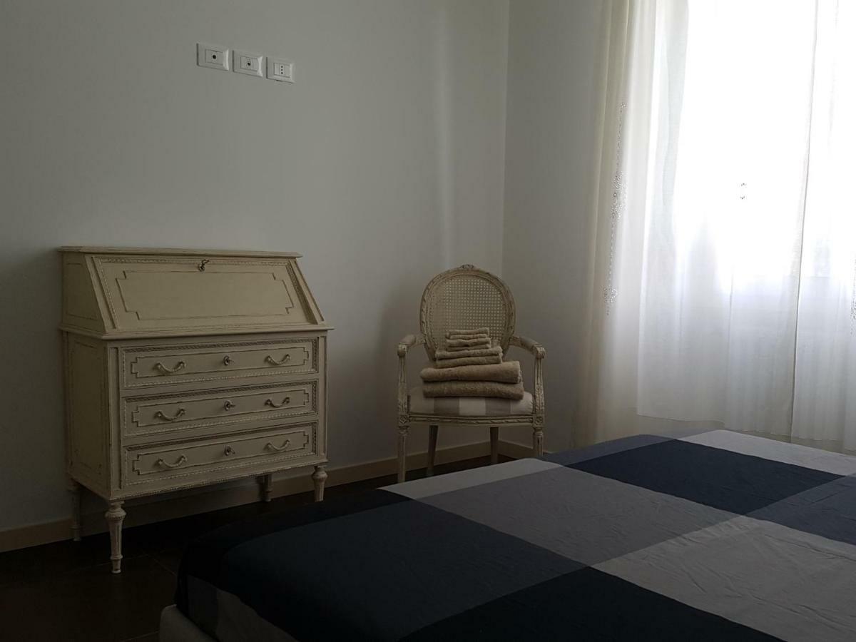 Appartamento Casa Savoia Desenzano del Garda Esterno foto
