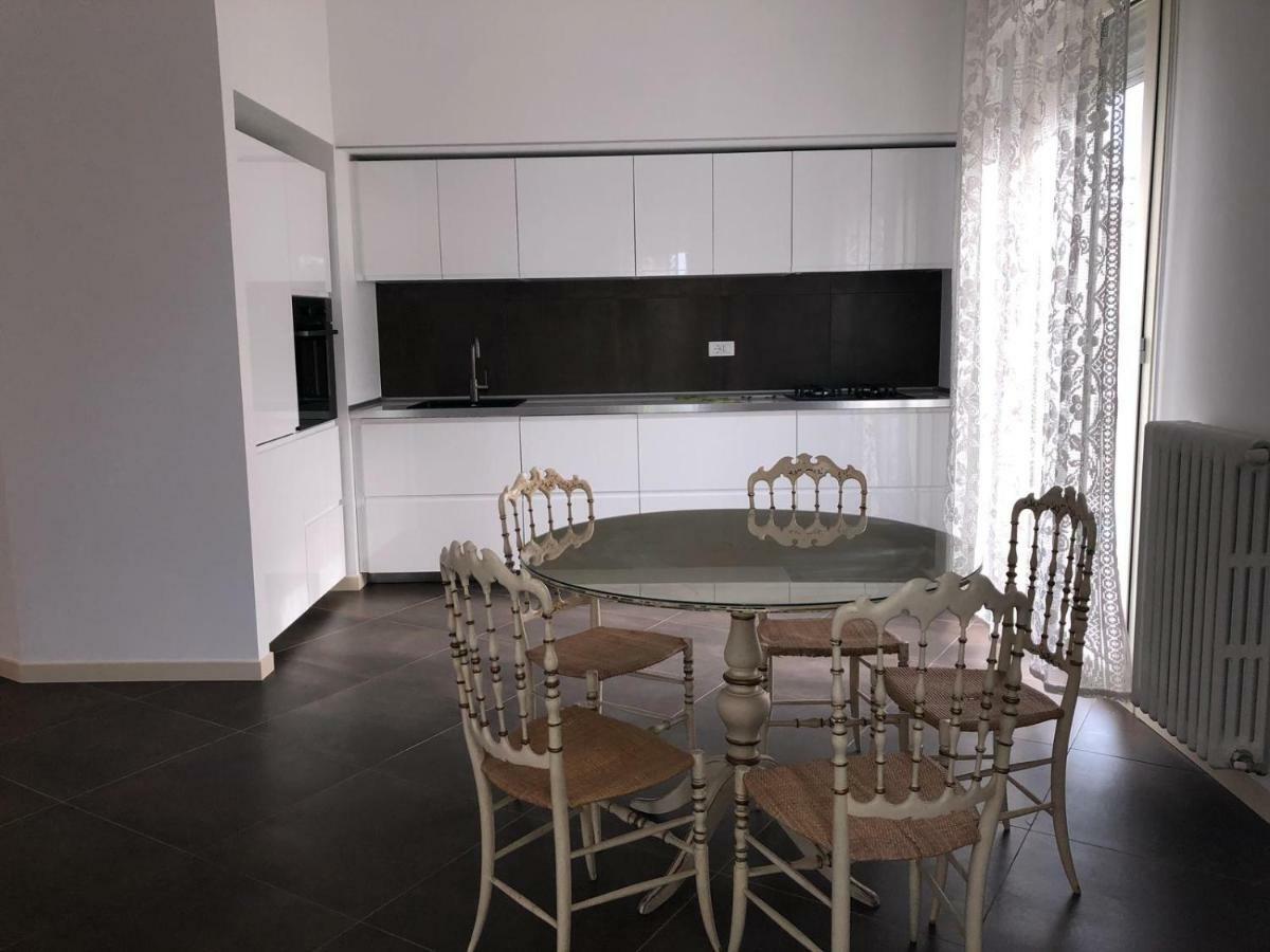 Appartamento Casa Savoia Desenzano del Garda Esterno foto