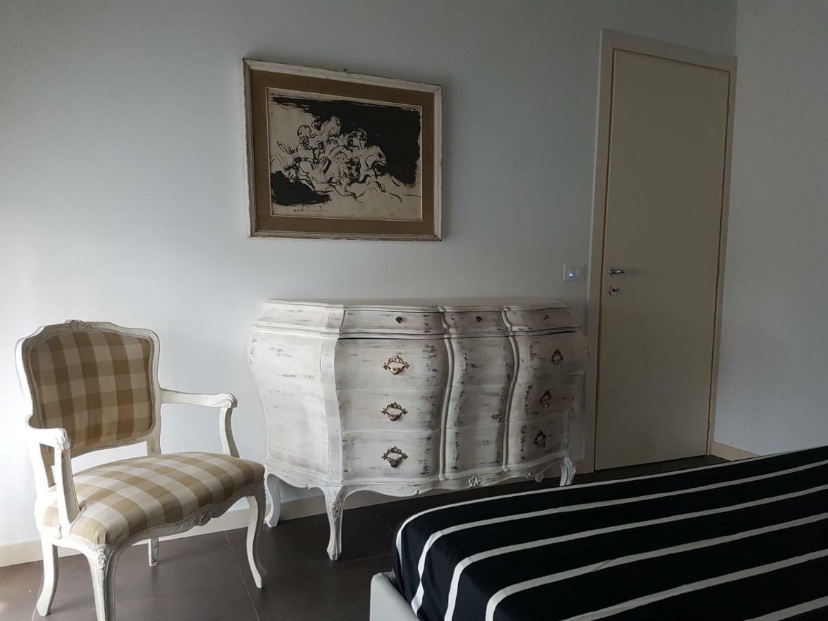 Appartamento Casa Savoia Desenzano del Garda Esterno foto